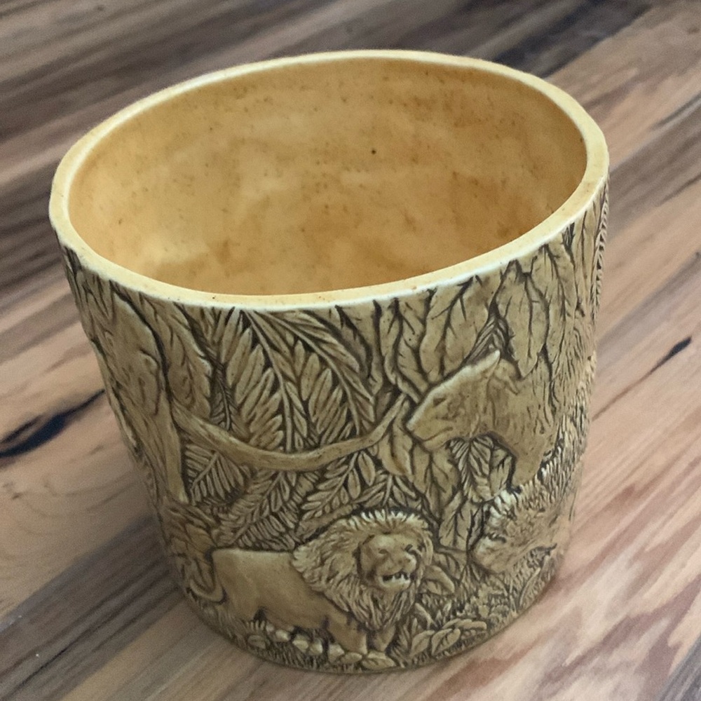 Vintage textured jungle theme yellow and tan planter, vase or utensil holder 6”
